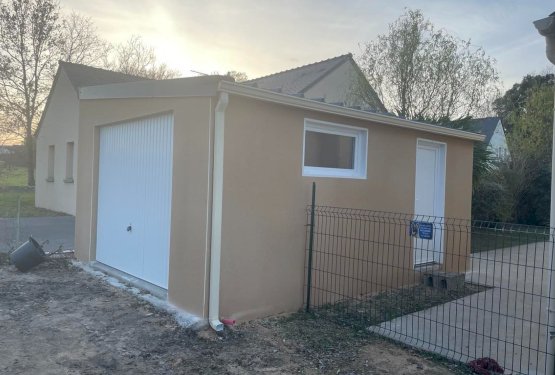 Garage en béton enduit